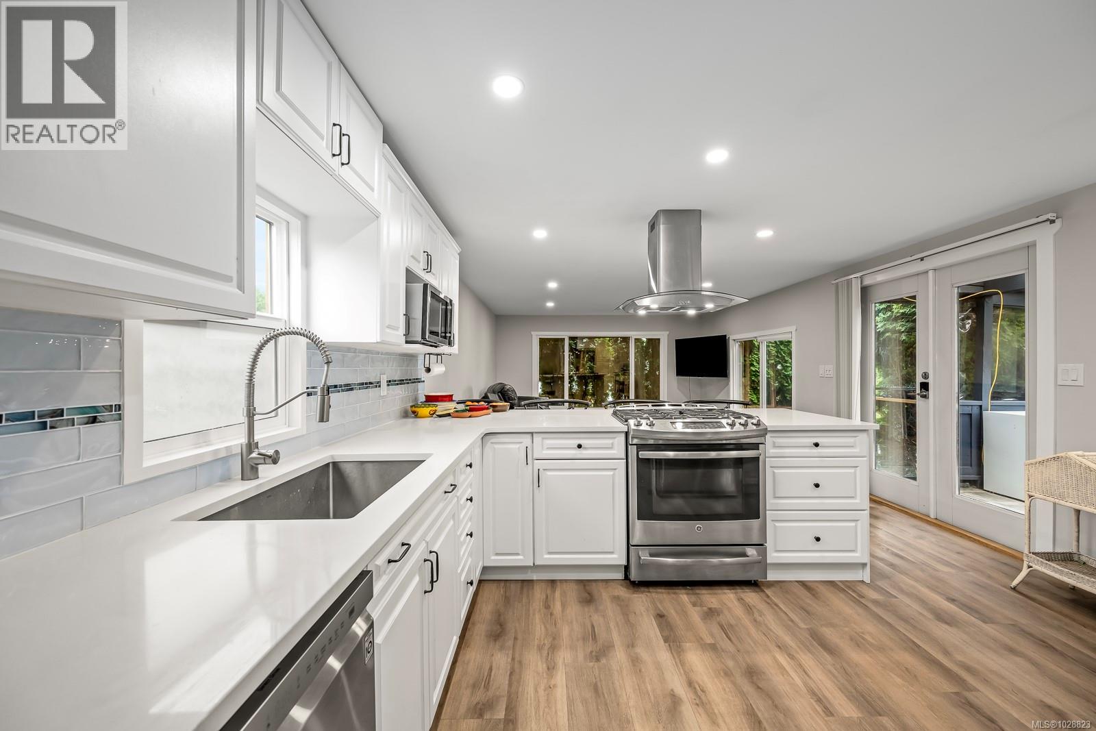 28 2625 Mansfield Dr, Courtenay, British Columbia  V9N 2N2 - Photo 4 - 1028823