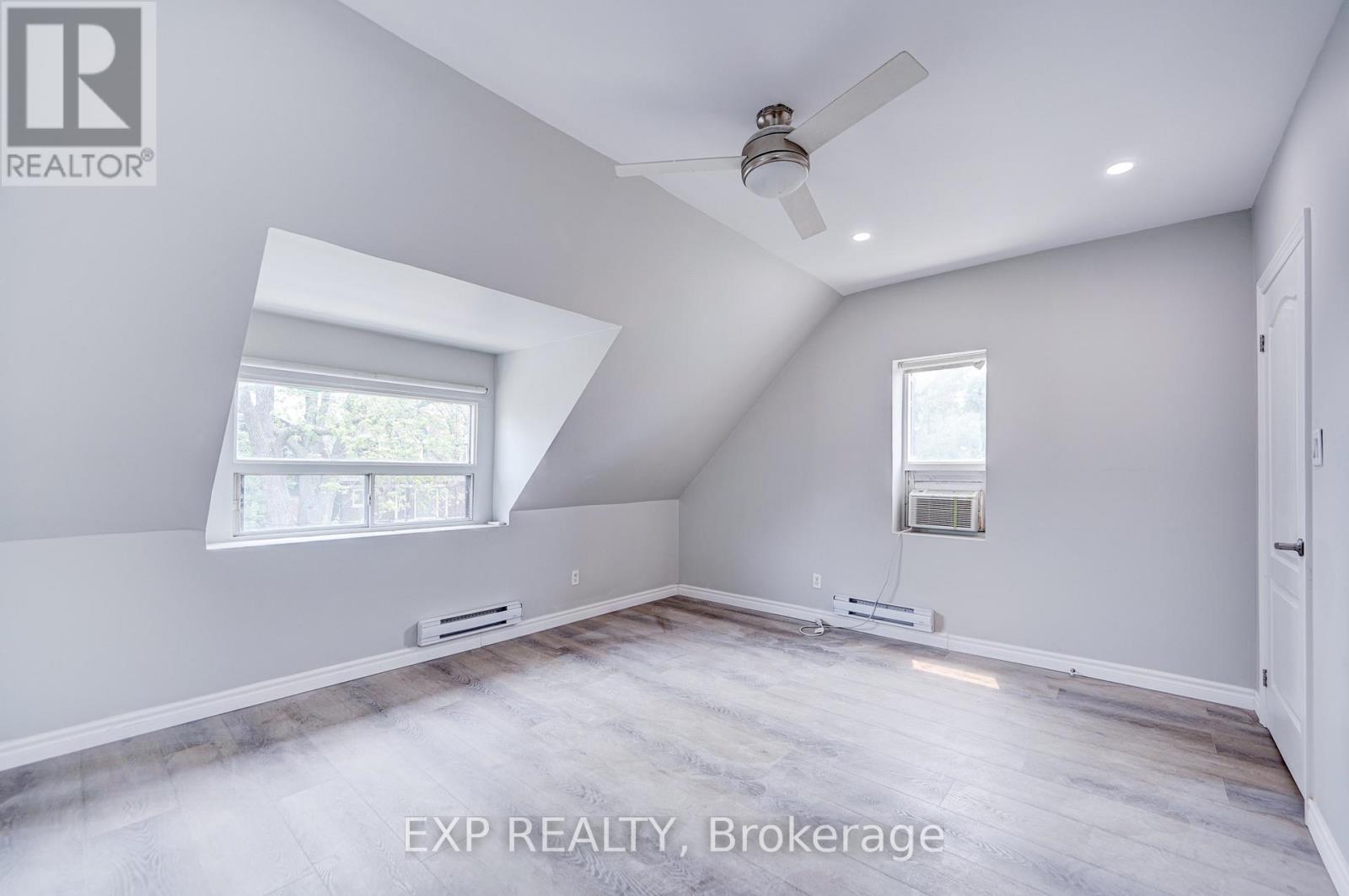 3rd Flr - 850 Carlaw Avenue, Toronto, Ontario  M4K 3L3 - Photo 11 - E12883130