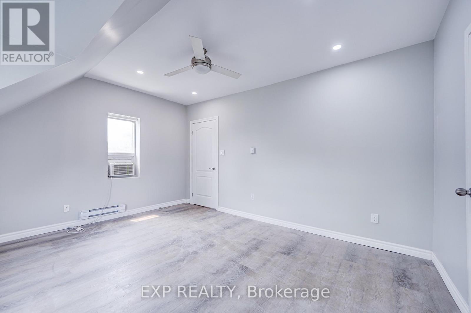 3rd Flr - 850 Carlaw Avenue, Toronto, Ontario  M4K 3L3 - Photo 12 - E12883130