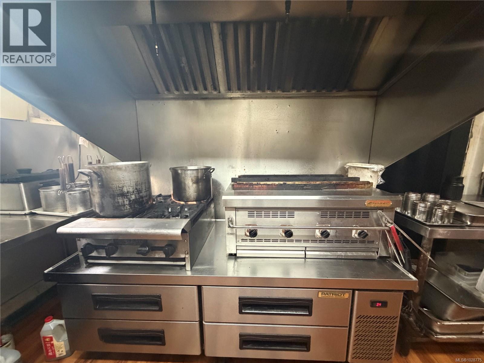 1871 Oak Bay Ave, Victoria, British Columbia  V8R 1C6 - Photo 2 - 1028775