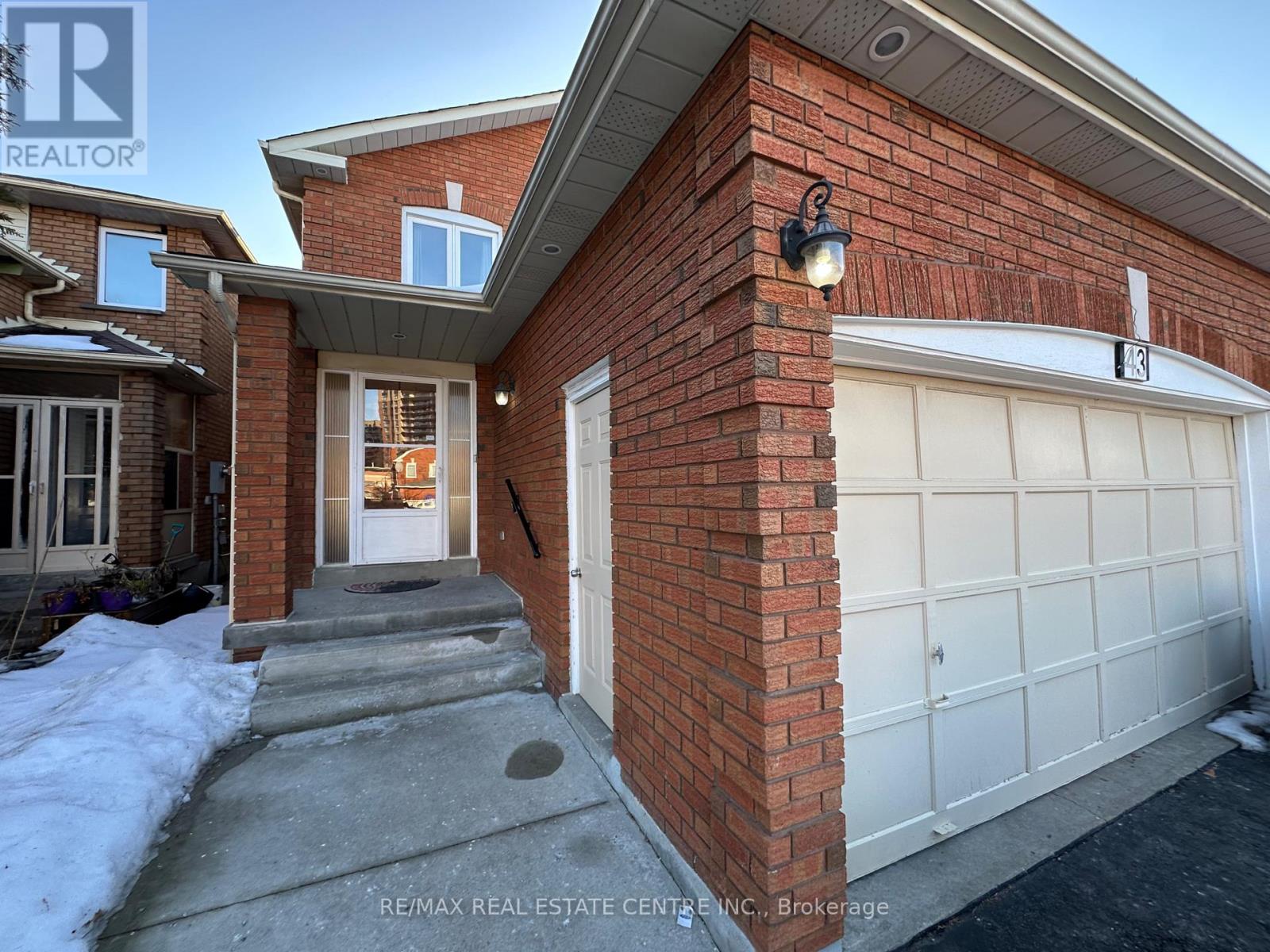 43 Windmill Boulevard, Brampton (Fletcher's Creek South), Ontario  L6Y 3E9 - Photo 2 - W12881122