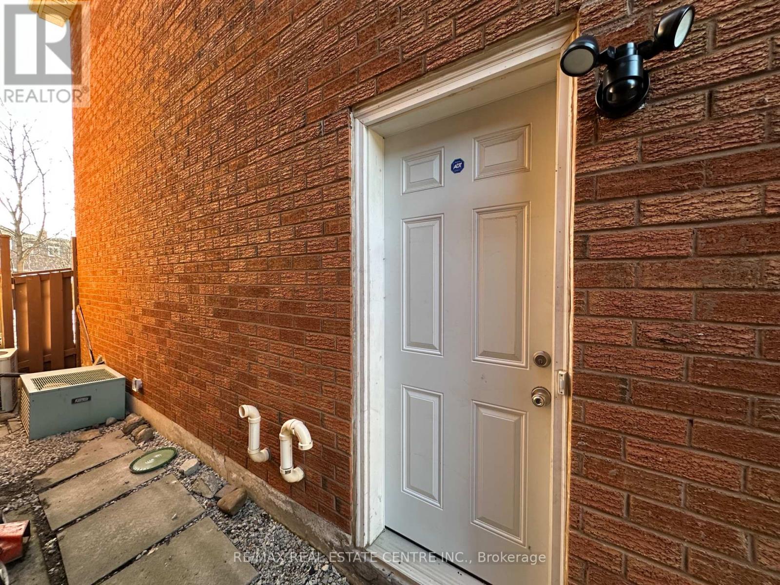 43 Windmill Boulevard, Brampton (Fletcher's Creek South), Ontario  L6Y 3E9 - Photo 4 - W12881122