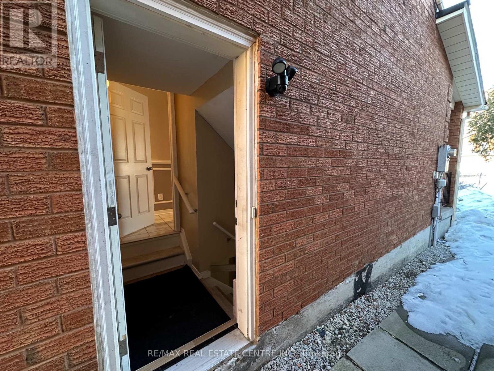 43 Windmill Boulevard, Brampton (Fletcher's Creek South), Ontario  L6Y 3E9 - Photo 6 - W12881122