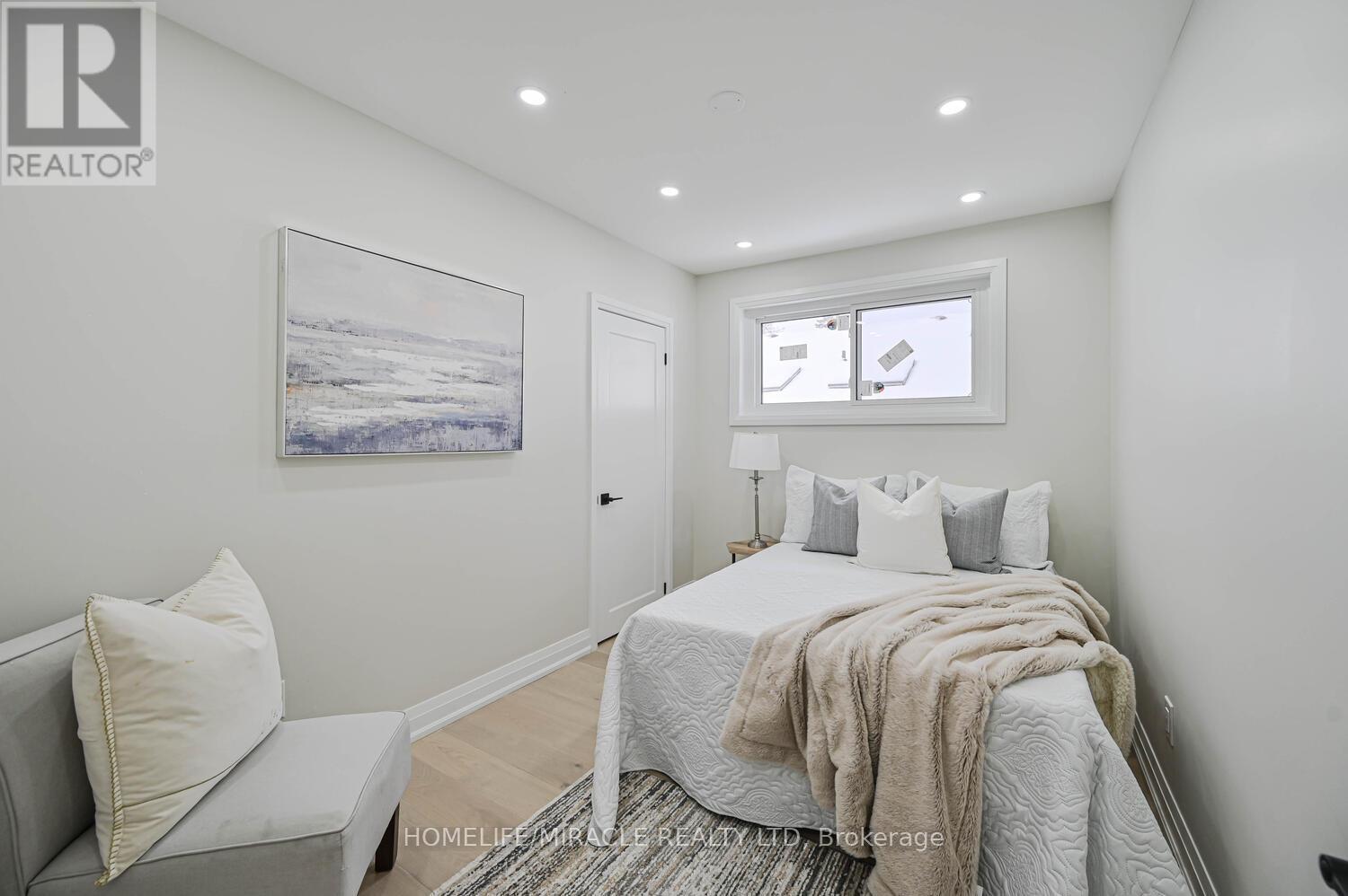 55 Taysham Crescent, Toronto, Ontario  M9V 1X1 - Photo 29 - W12882274