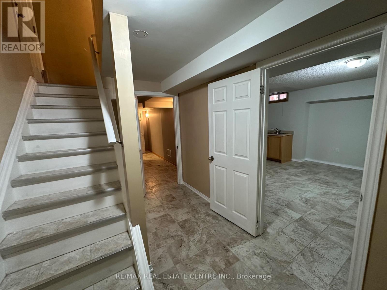 43 Windmill Boulevard, Brampton (Fletcher's Creek South), Ontario  L6Y 3E9 - Photo 8 - W12881122