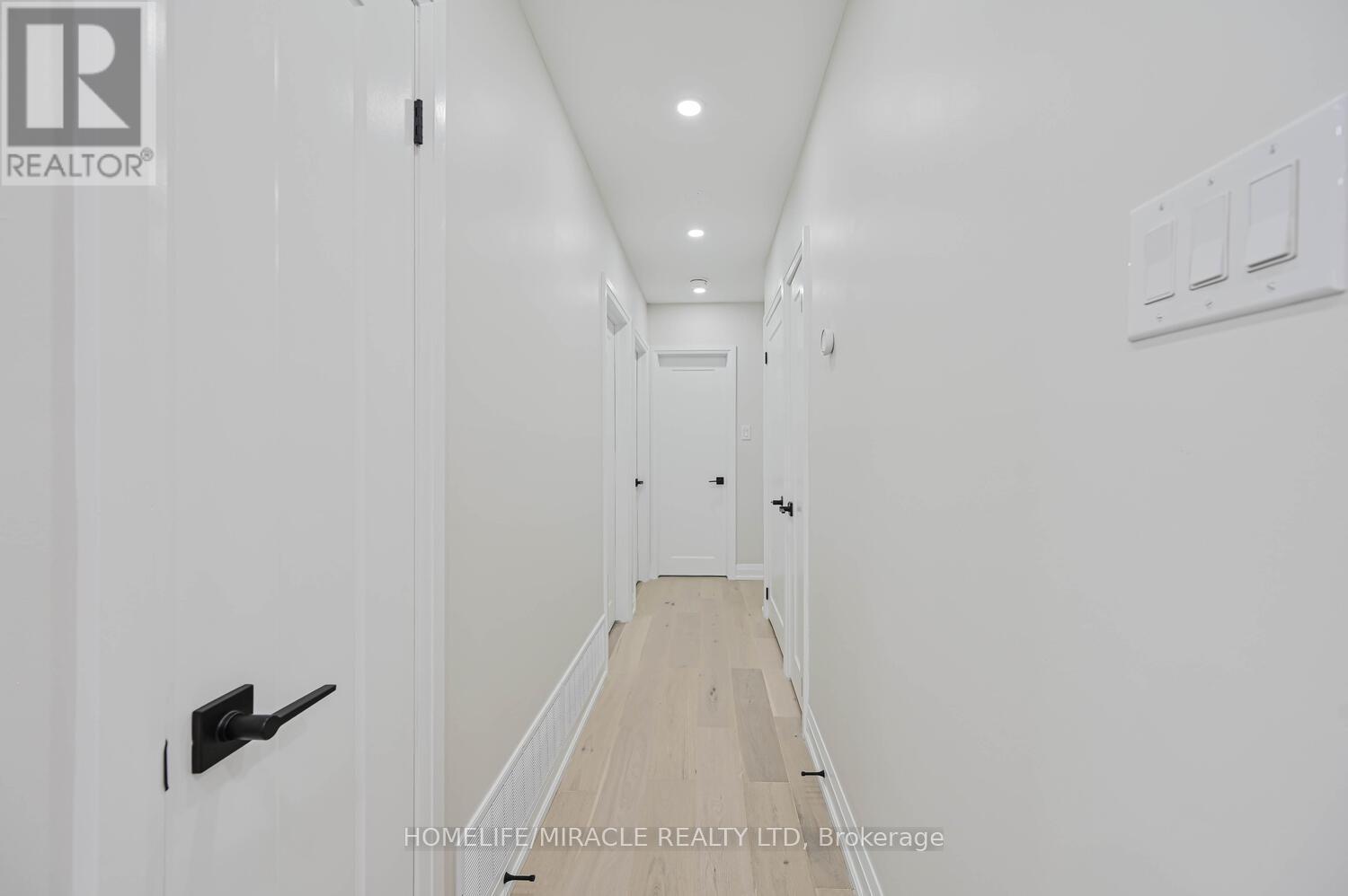 55 Taysham Crescent, Toronto, Ontario  M9V 1X1 - Photo 21 - W12882274