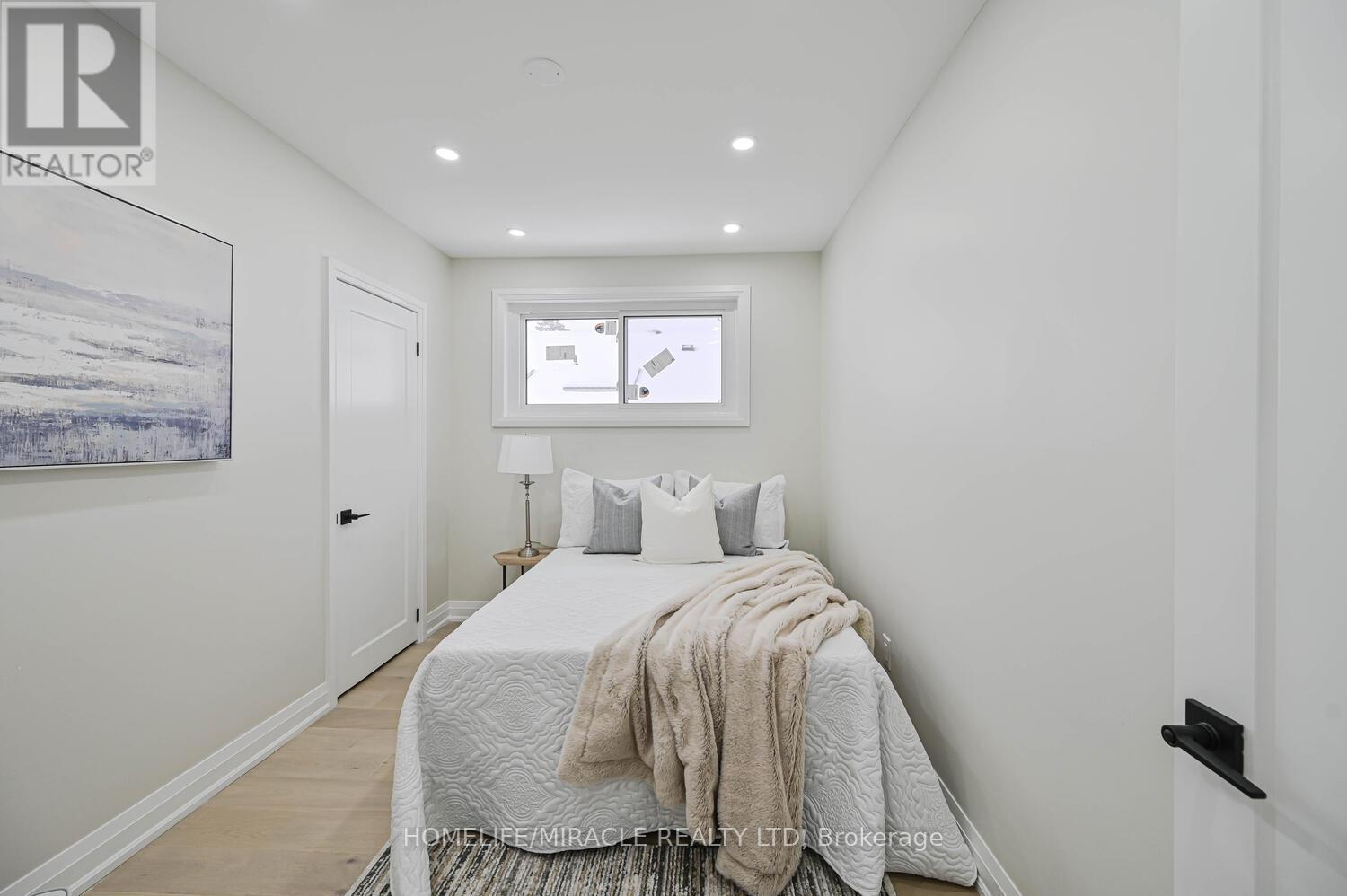 55 Taysham Crescent, Toronto, Ontario  M9V 1X1 - Photo 30 - W12882274