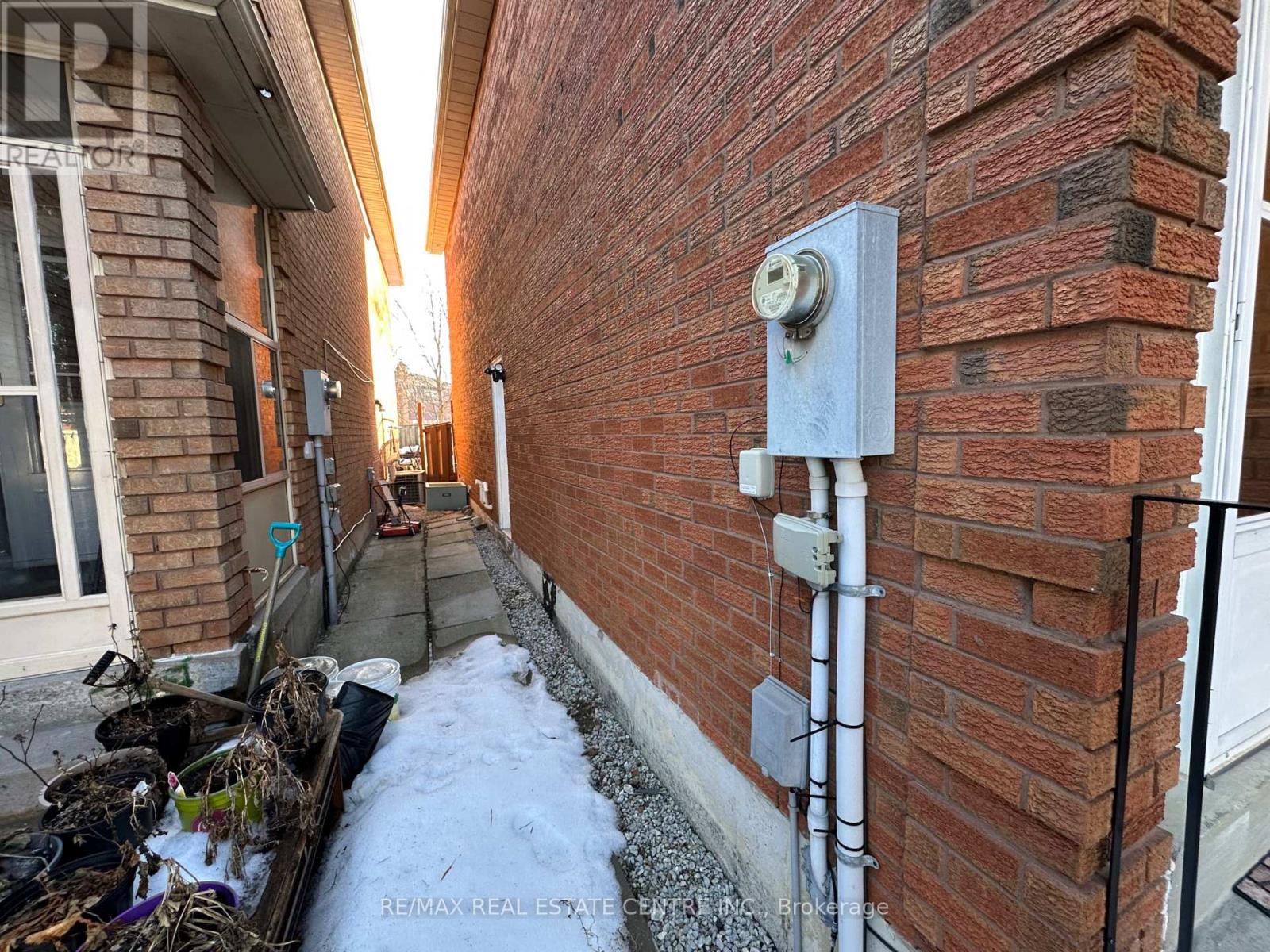 43 Windmill Boulevard, Brampton (Fletcher's Creek South), Ontario  L6Y 3E9 - Photo 3 - W12881122