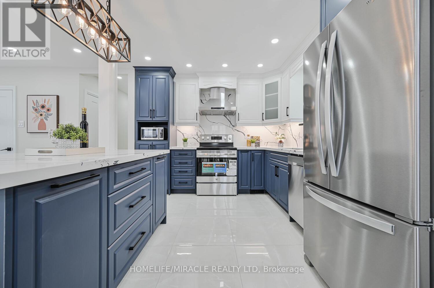 55 Taysham Crescent, Toronto, Ontario  M9V 1X1 - Photo 18 - W12882274