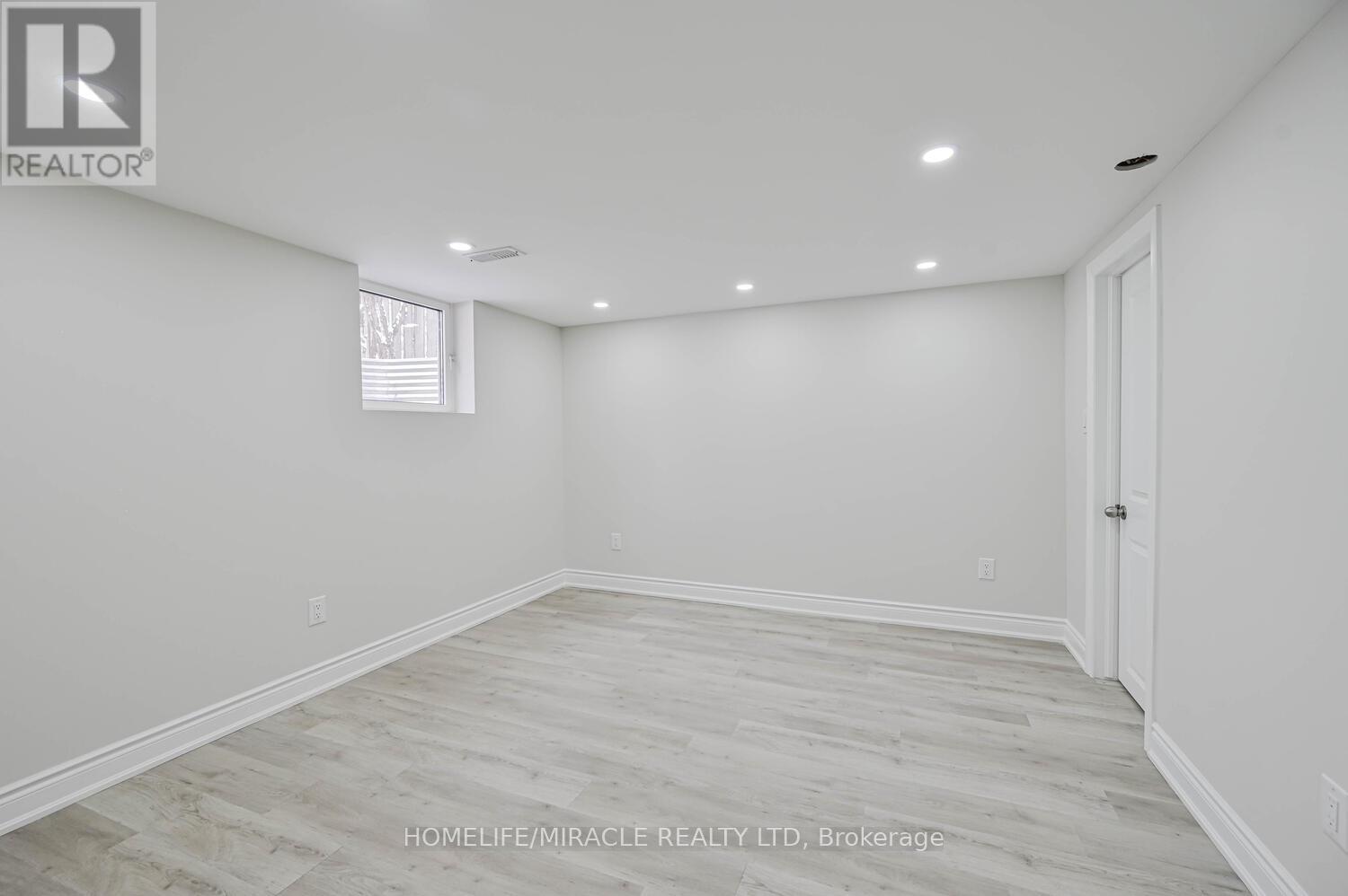 55 Taysham Crescent, Toronto, Ontario  M9V 1X1 - Photo 39 - W12882274