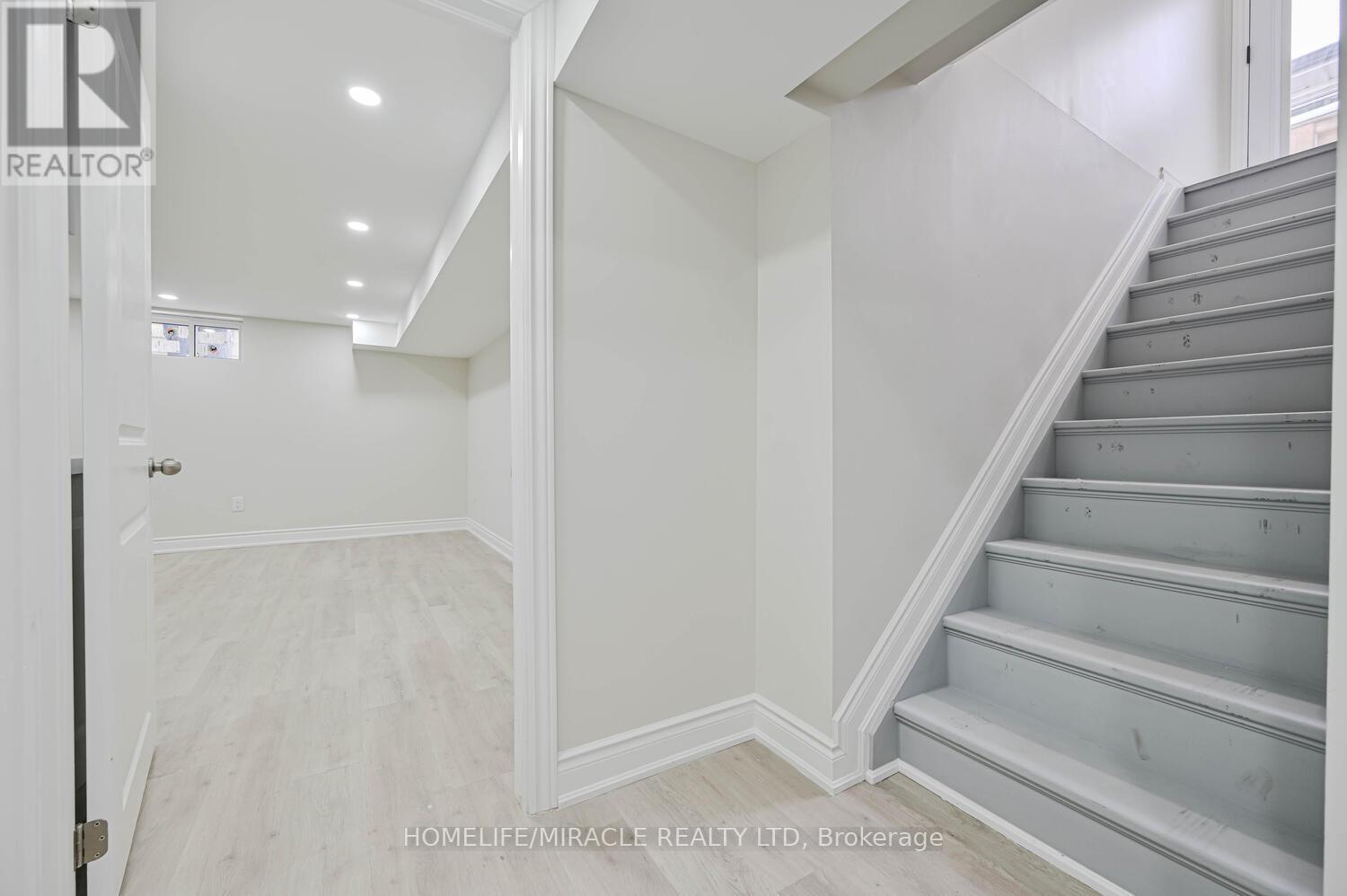 55 Taysham Crescent, Toronto, Ontario  M9V 1X1 - Photo 35 - W12882274