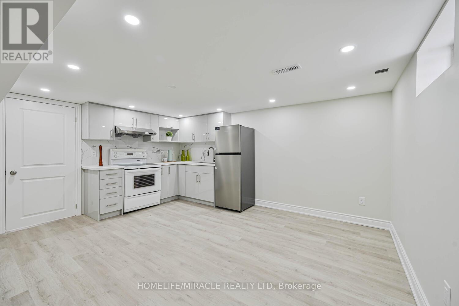 55 Taysham Crescent, Toronto, Ontario  M9V 1X1 - Photo 38 - W12882274