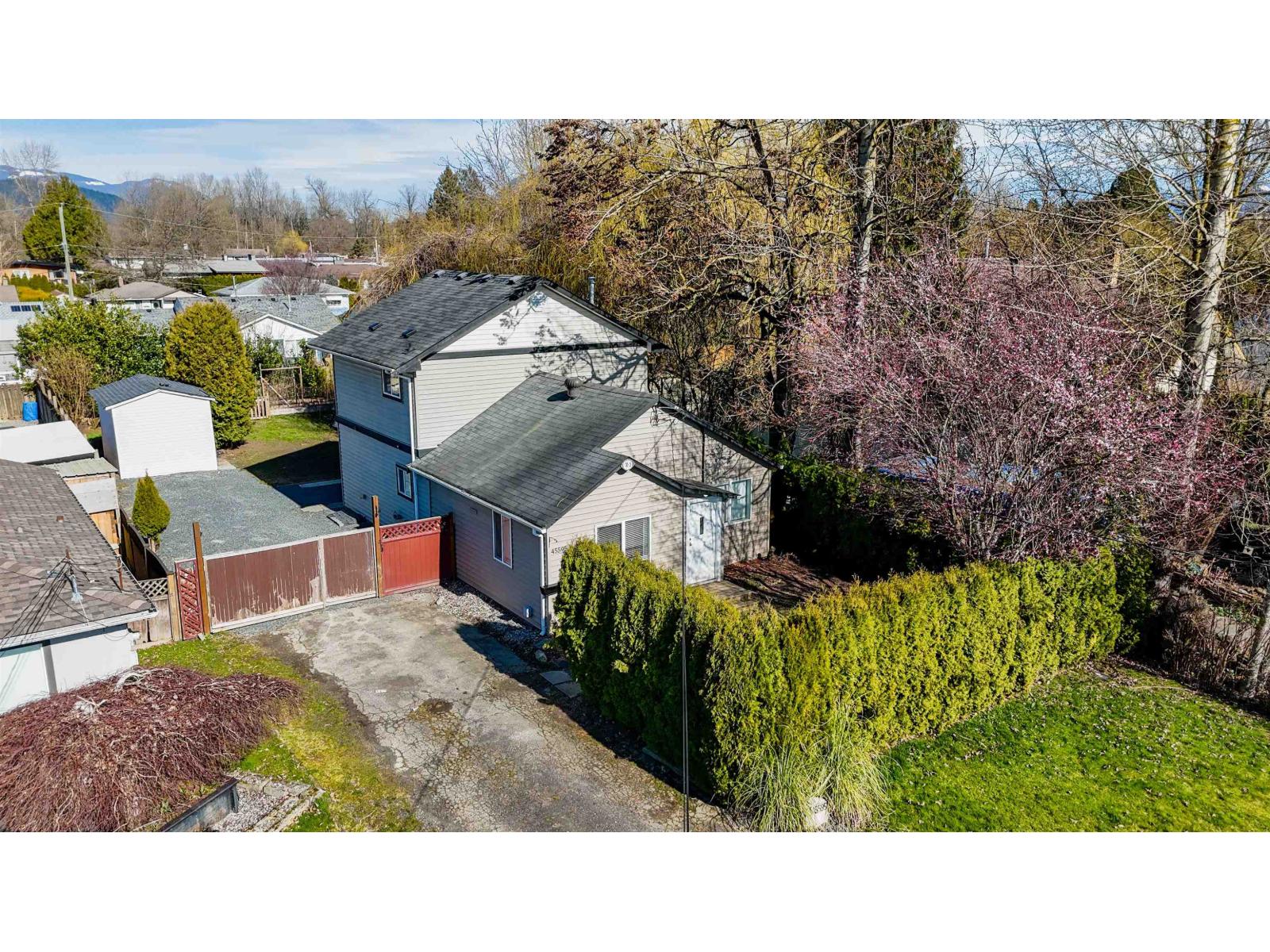 45595 Lewis Avenue, Chilliwack Proper West, Chilliwack, British Columbia  V2P 3C7 - Photo 2 - R3097102