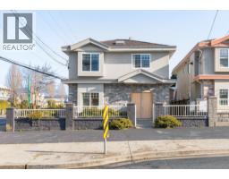 <div class="price">$1,888,800</div> 6698 Union Street, Burnaby<br><div style="margin-bottom:8px;"><small>Laboutique Realty</small></div><div class='bed_bath'>6 Bed | 4 Bath</div>