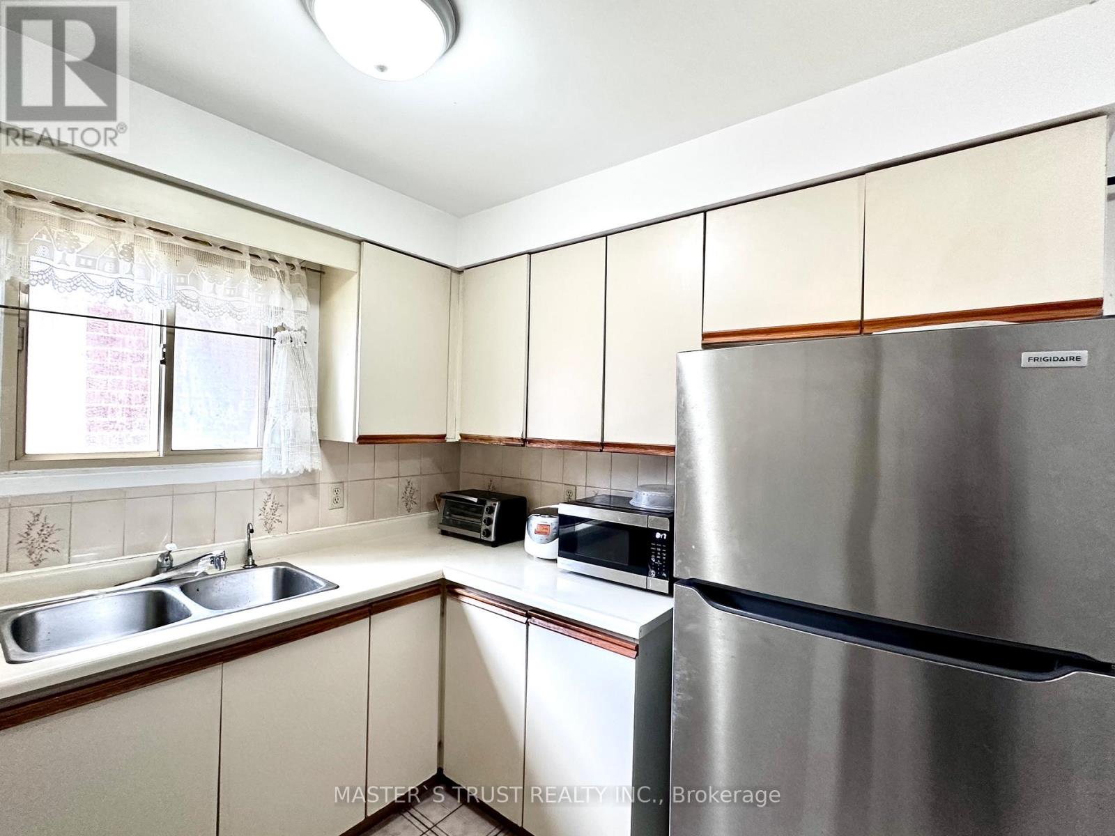 53 Montezuma Trail, Toronto, Ontario M1V 1K4 - Photo 2 - E12883190