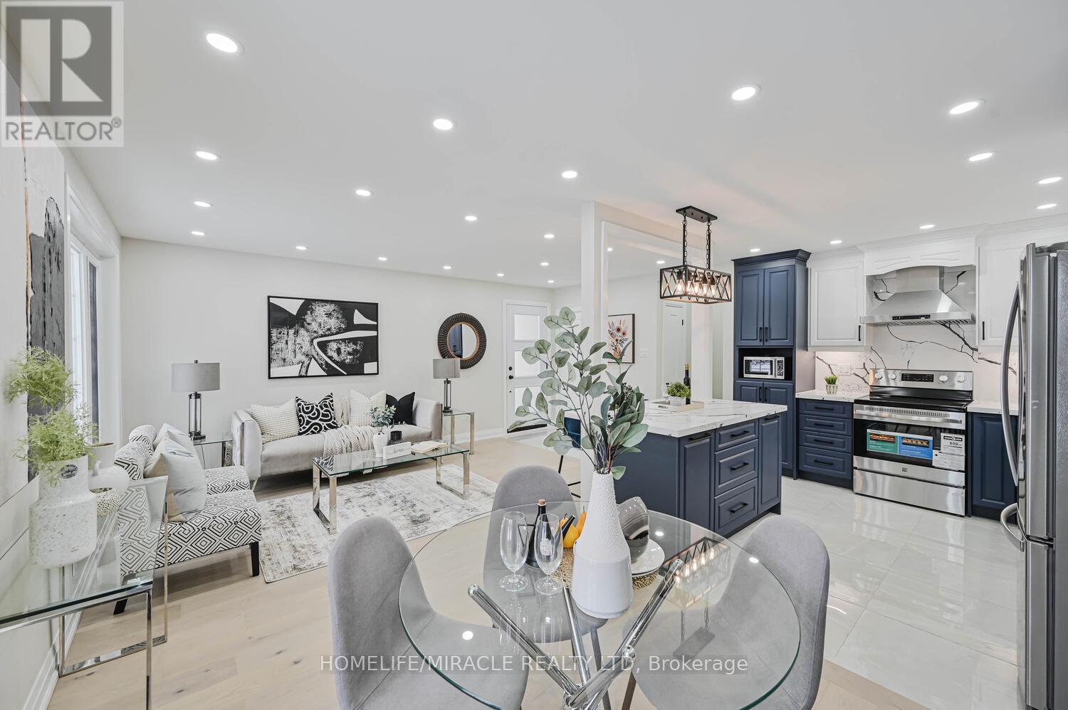 55 Taysham Crescent, Toronto, Ontario  M9V 1X1 - Photo 11 - W12882274