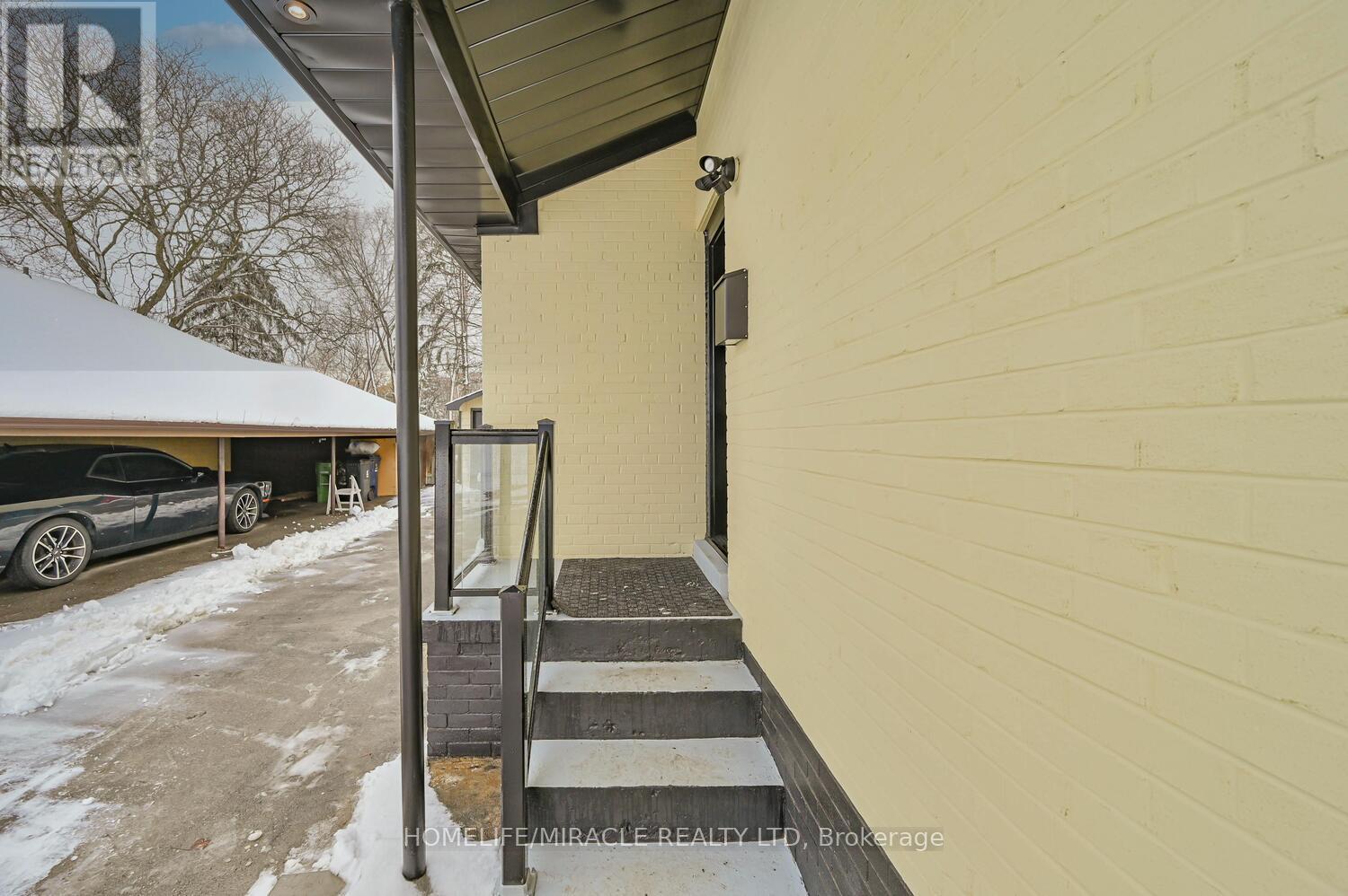 55 Taysham Crescent, Toronto, Ontario  M9V 1X1 - Photo 5 - W12882274