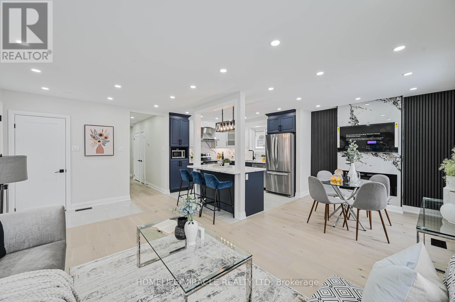 55 Taysham Crescent, Toronto, Ontario  M9V 1X1 - Photo 12 - W12882274