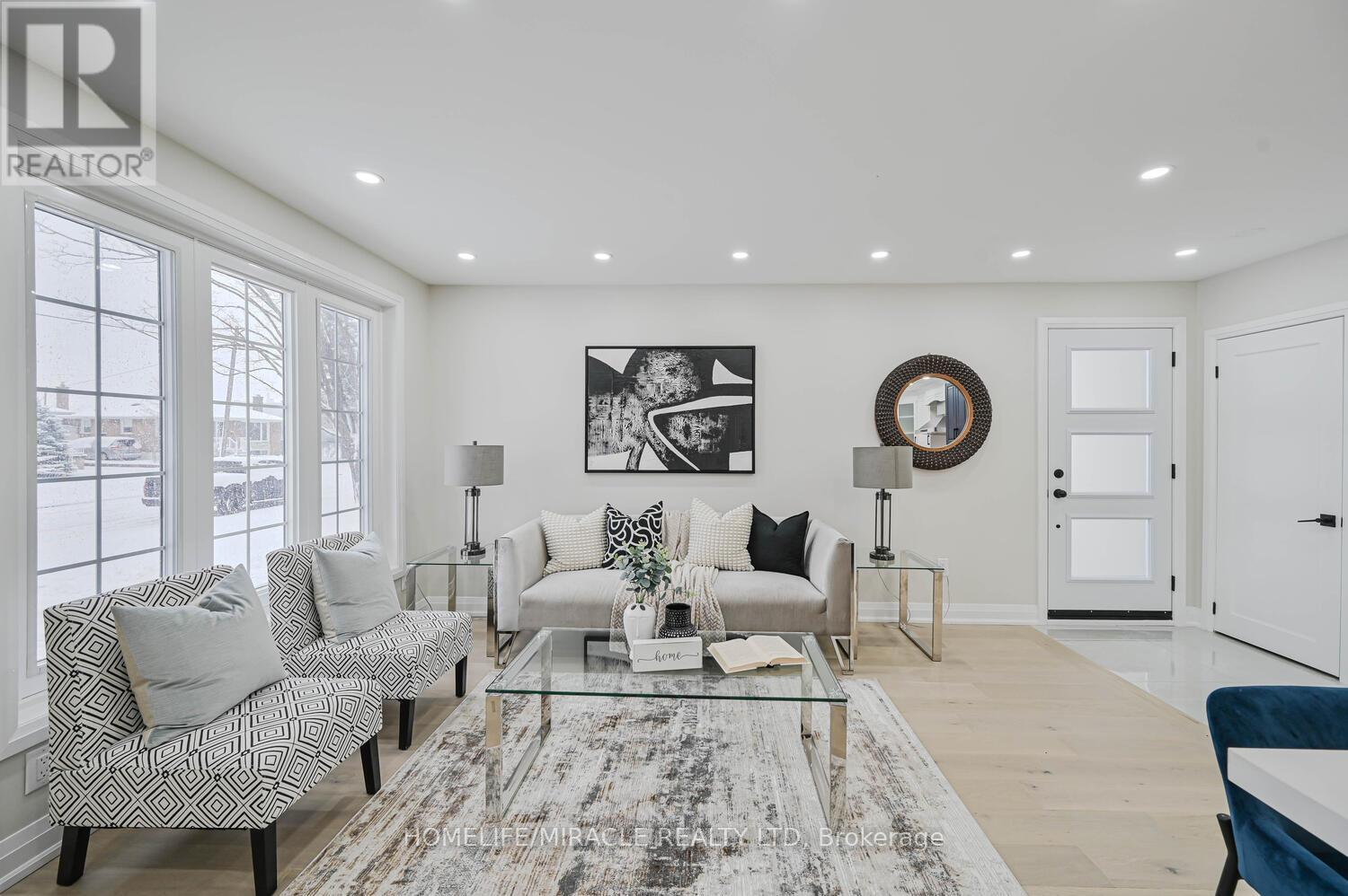 55 Taysham Crescent, Toronto, Ontario  M9V 1X1 - Photo 9 - W12882274