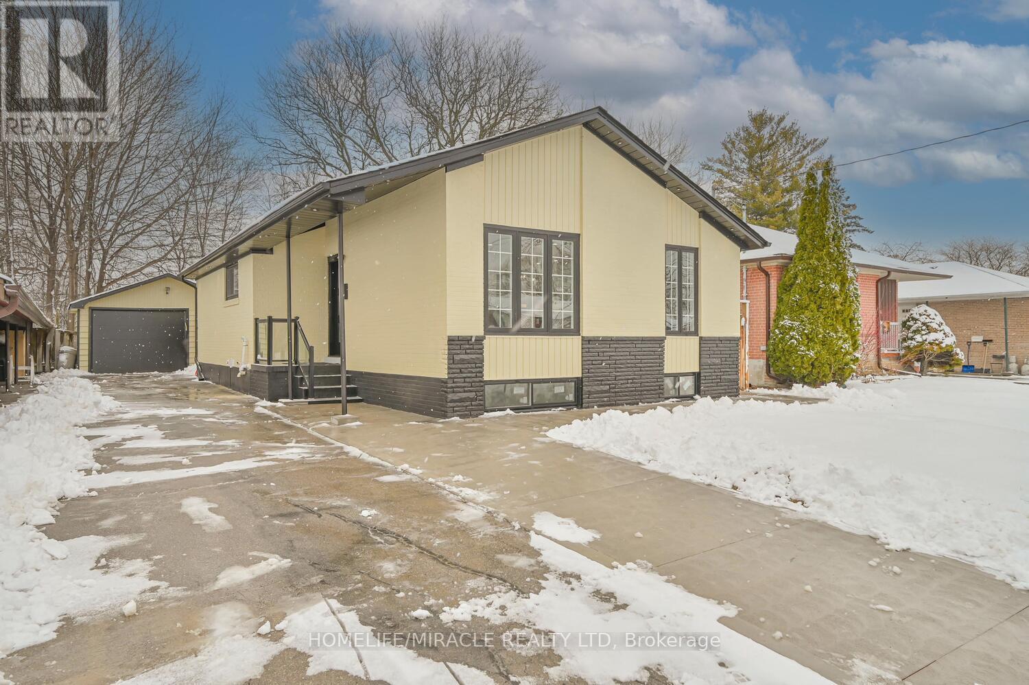 55 Taysham Crescent, Toronto, Ontario  M9V 1X1 - Photo 3 - W12882274