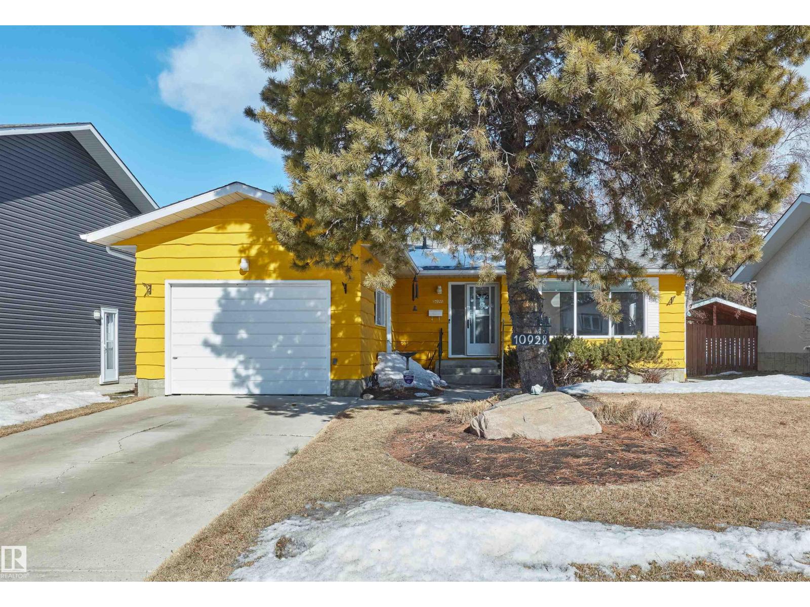 10928 36a Av Nw, Edmonton, Alberta  T6J 0E4 - Photo 1 - E4477519