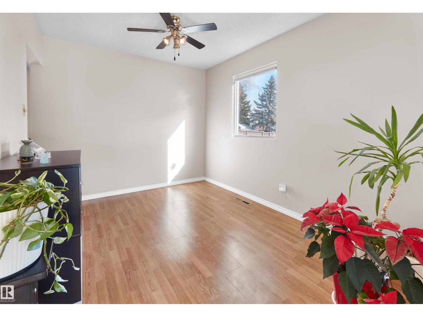 10928 36a Av Nw, Edmonton, Alberta  T6J 0E4 - Photo 6 - E4477519