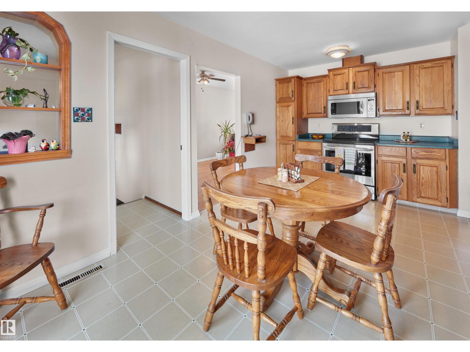 10928 36a Av Nw, Edmonton, Alberta  T6J 0E4 - Photo 8 - E4477519