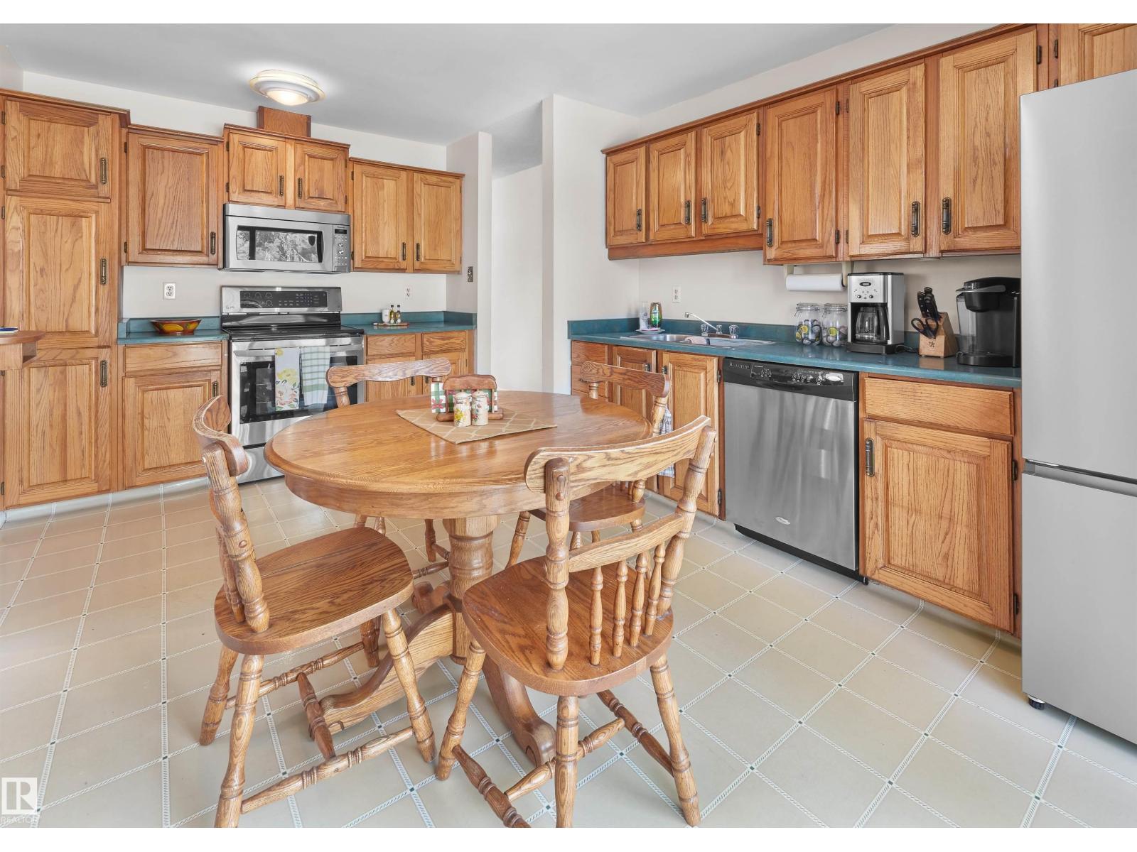 10928 36a Av Nw, Edmonton, Alberta  T6J 0E4 - Photo 9 - E4477519