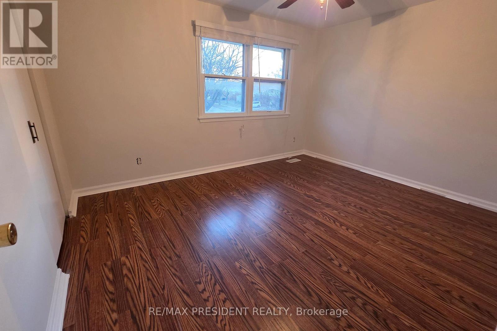 B - 560 Brookhaven Crescent, Waterloo, Ontario N2L 4R7 - Photo 16 - X12882654