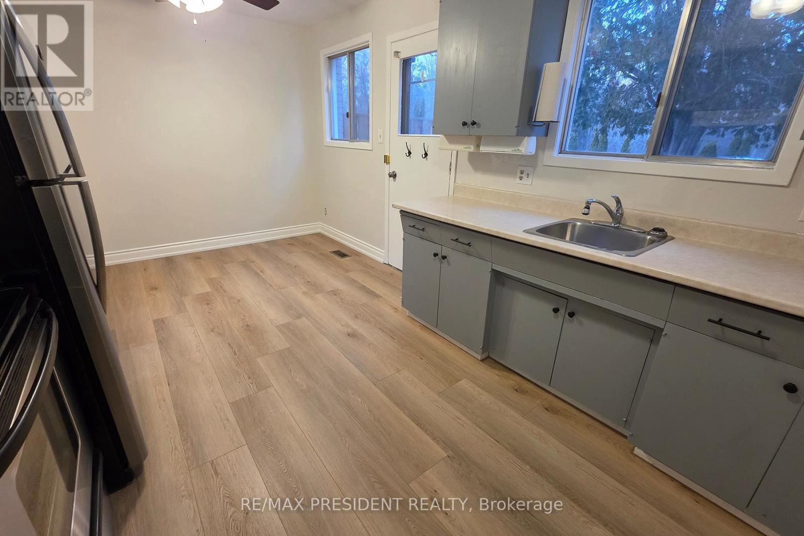 B - 560 Brookhaven Crescent, Waterloo, Ontario N2L 4R7 - Photo 7 - X12882654