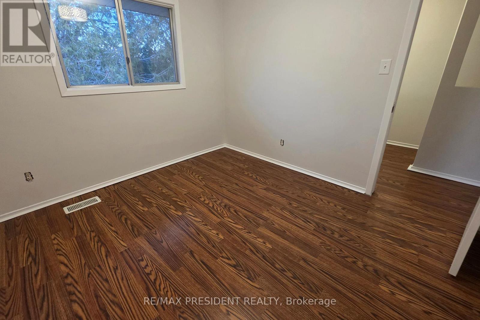 B - 560 Brookhaven Crescent, Waterloo, Ontario N2L 4R7 - Photo 21 - X12882654