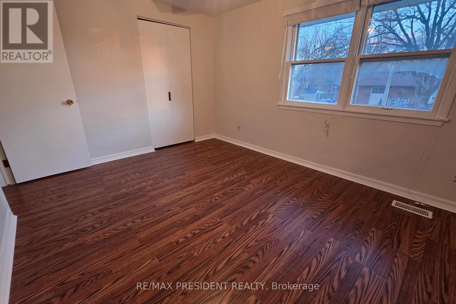 B - 560 Brookhaven Crescent, Waterloo, Ontario N2L 4R7 - Photo 17 - X12882654