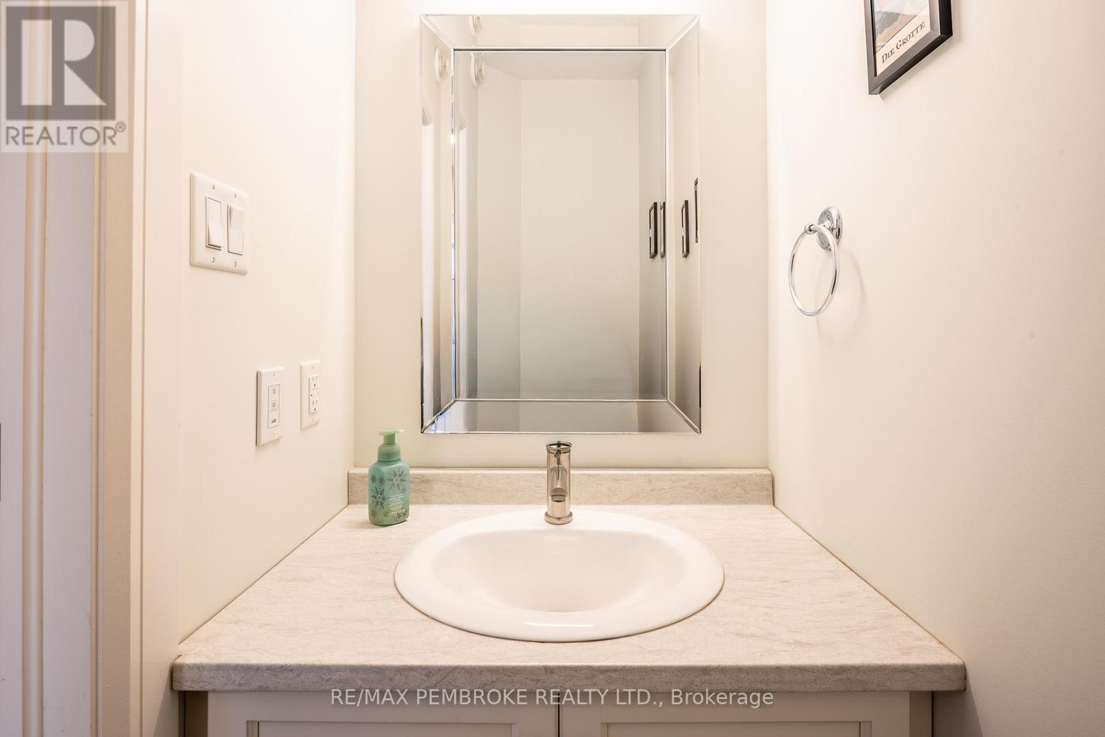 73 Chad Street, Petawawa, Ontario  K8H 0G9 - Photo 10 - X12883200