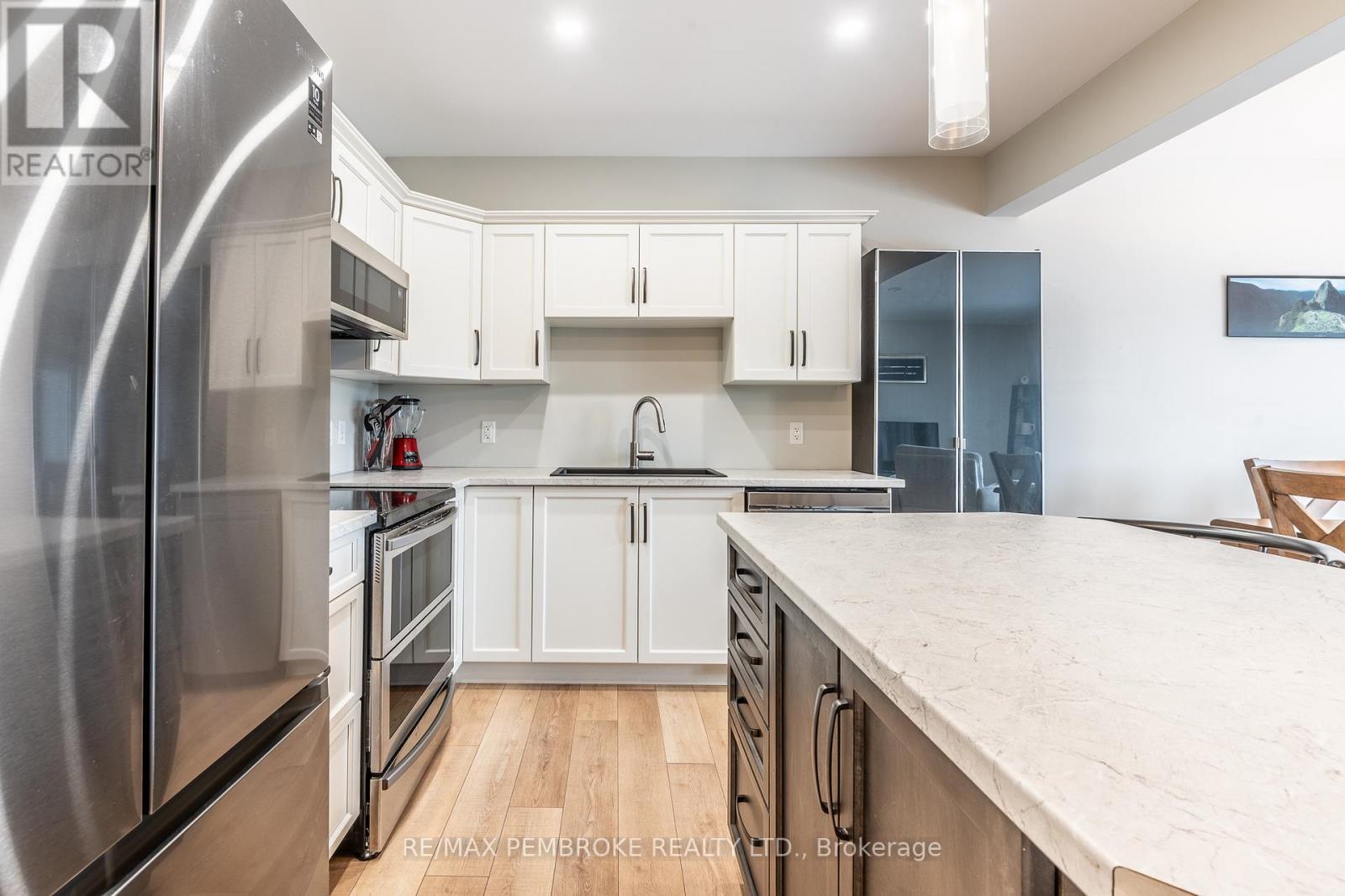 73 Chad Street, Petawawa, Ontario  K8H 0G9 - Photo 11 - X12883200