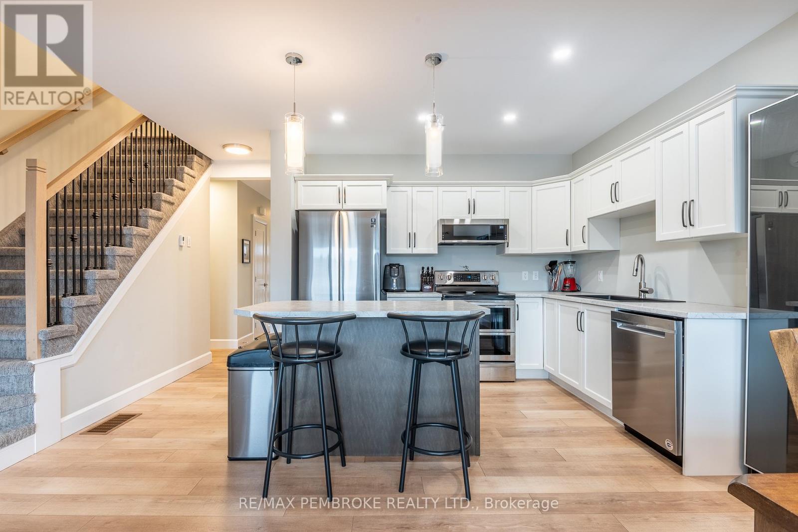 73 Chad Street, Petawawa, Ontario  K8H 0G9 - Photo 12 - X12883200