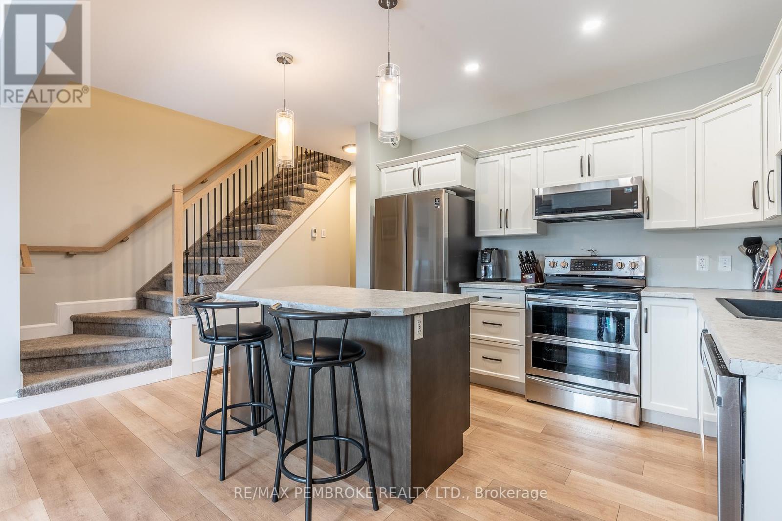 73 Chad Street, Petawawa, Ontario  K8H 0G9 - Photo 13 - X12883200