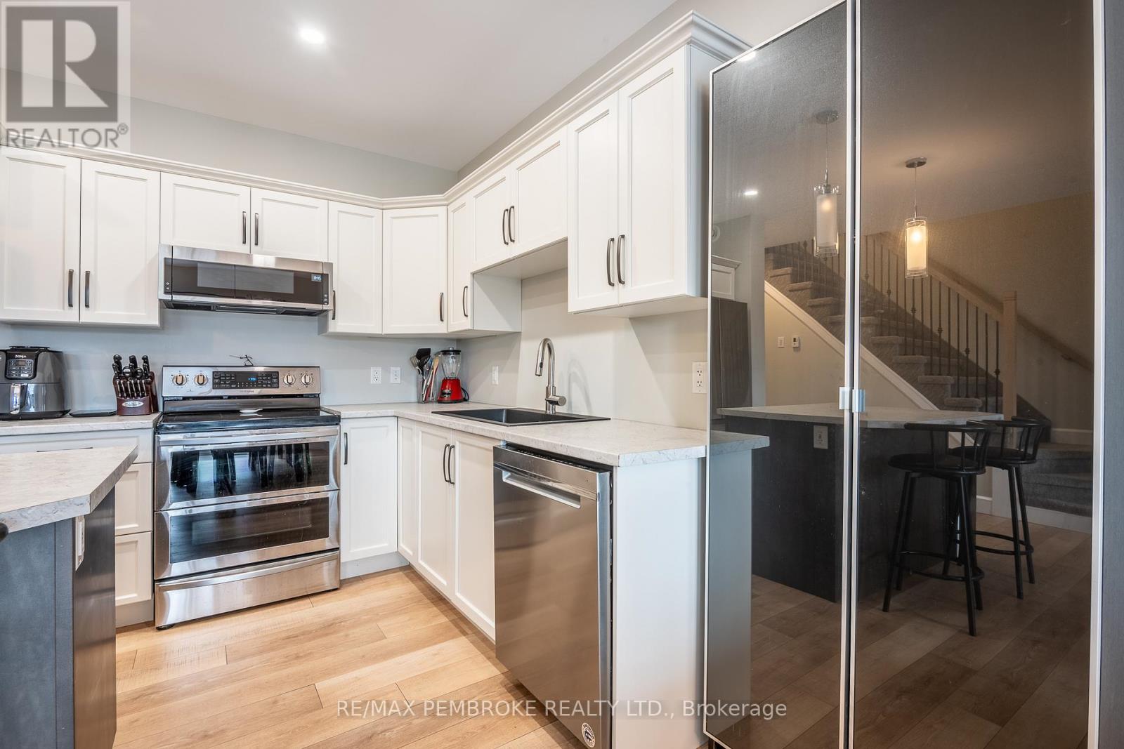 73 Chad Street, Petawawa, Ontario  K8H 0G9 - Photo 14 - X12883200