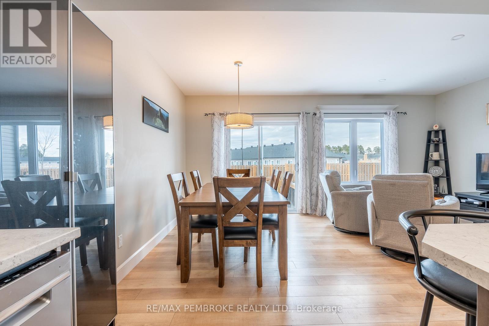 73 Chad Street, Petawawa, Ontario  K8H 0G9 - Photo 15 - X12883200