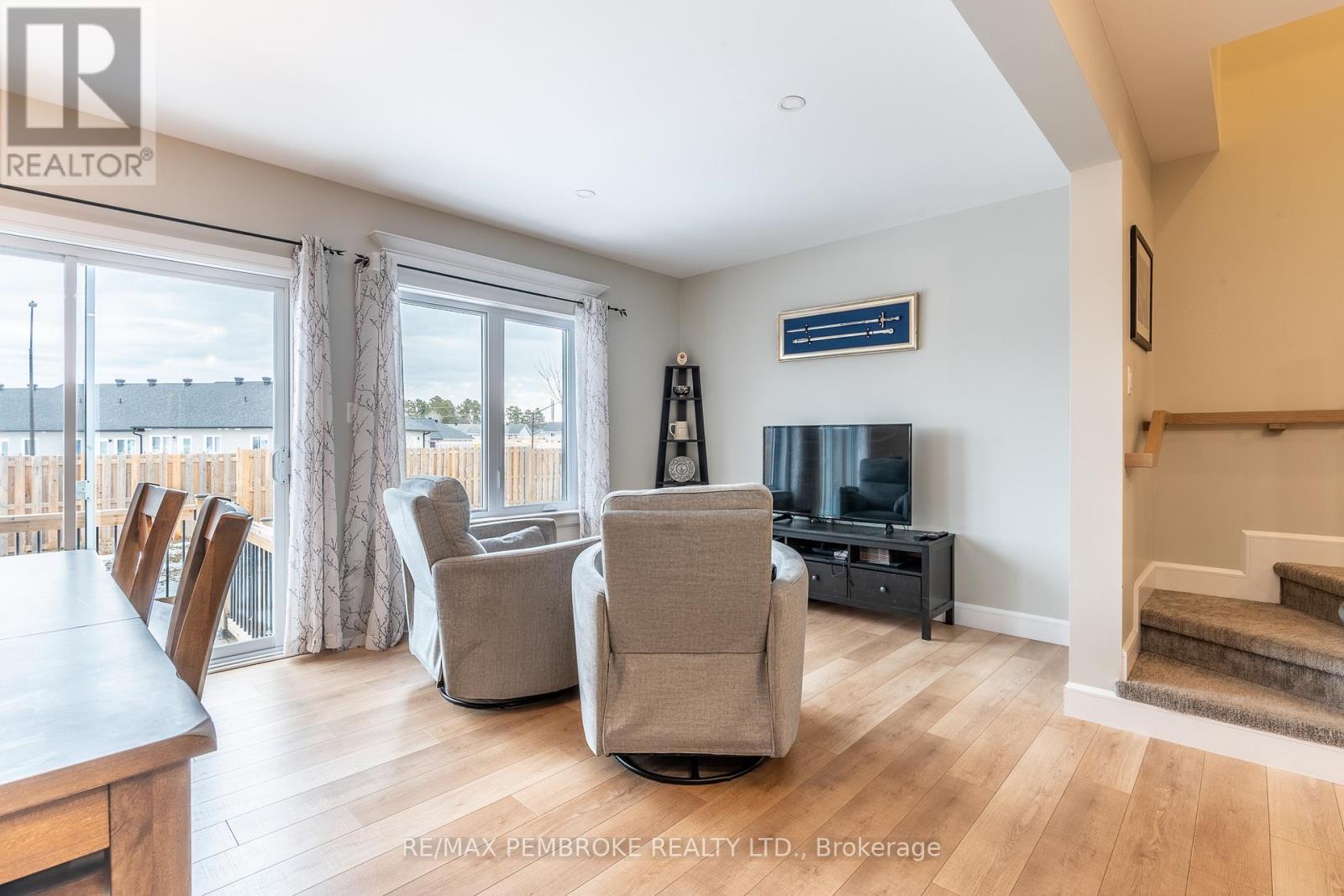 73 Chad Street, Petawawa, Ontario  K8H 0G9 - Photo 16 - X12883200