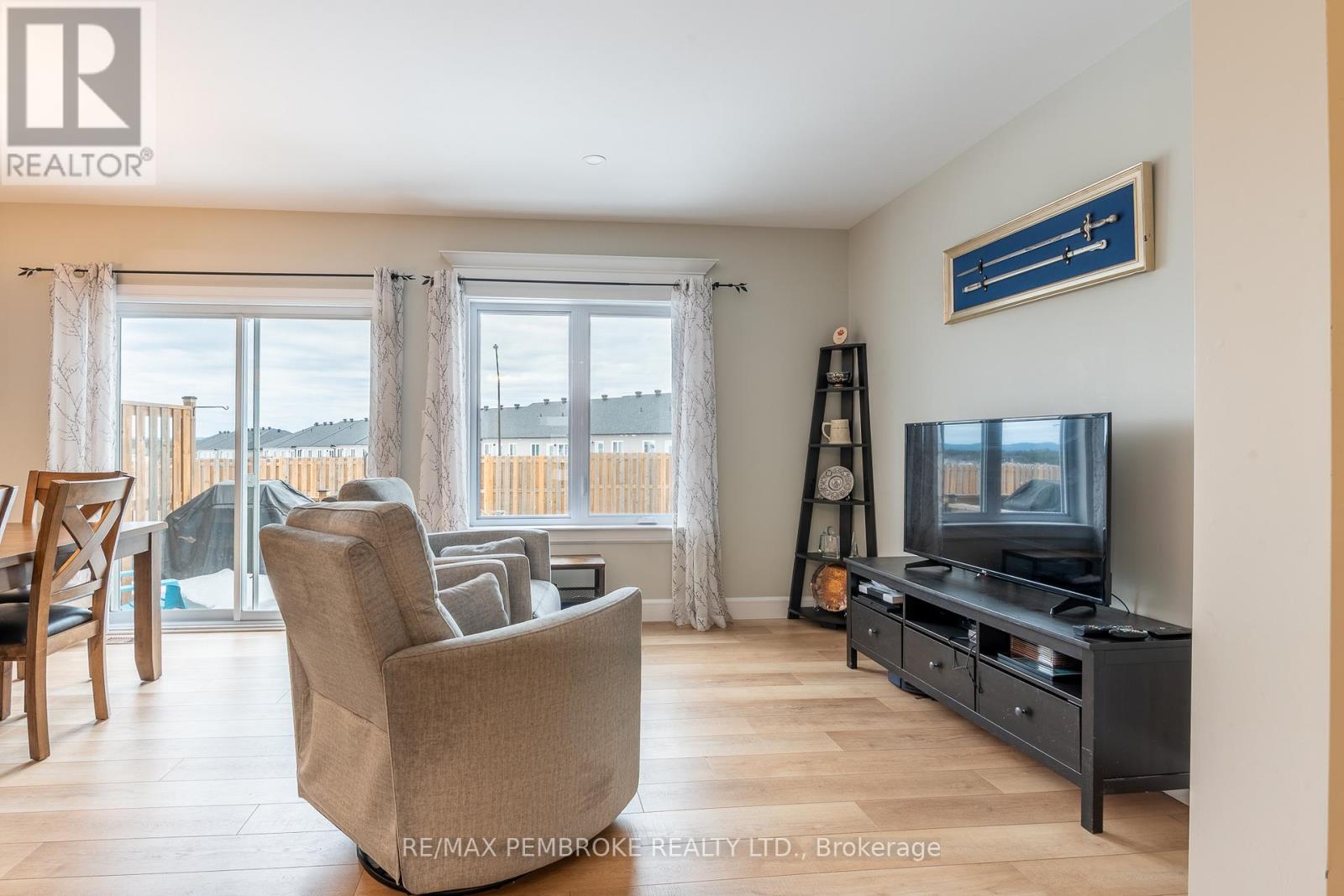 73 Chad Street, Petawawa, Ontario  K8H 0G9 - Photo 19 - X12883200