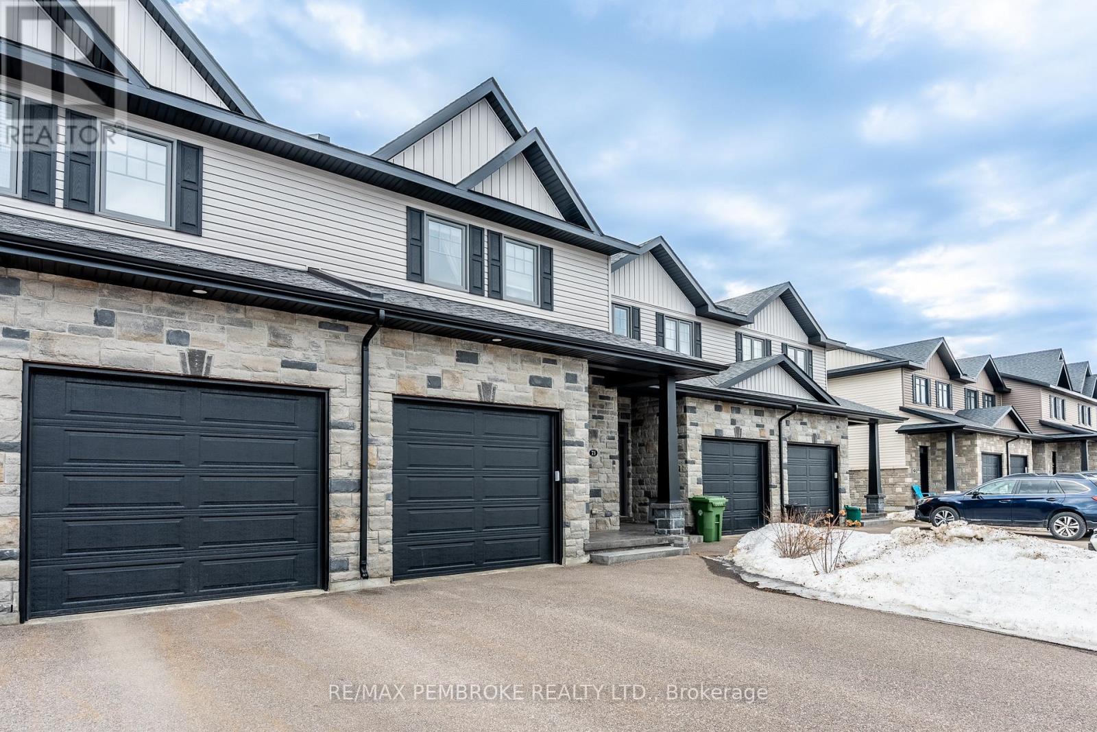 73 Chad Street, Petawawa, Ontario  K8H 0G9 - Photo 3 - X12883200