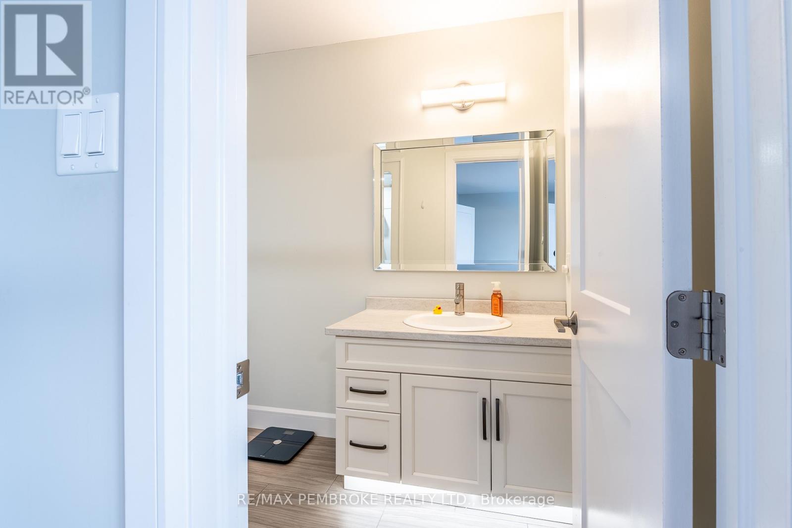 73 Chad Street, Petawawa, Ontario  K8H 0G9 - Photo 33 - X12883200