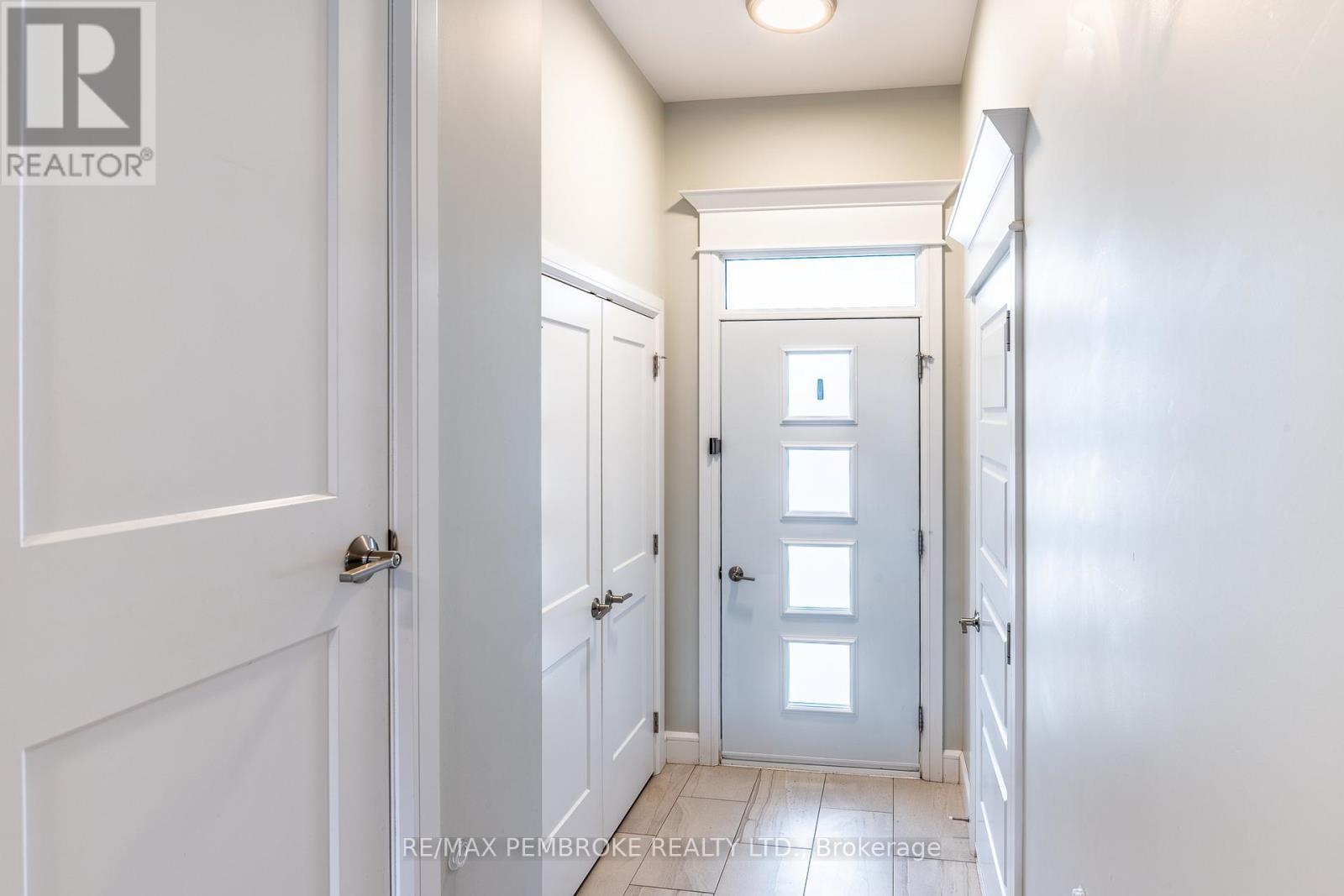 73 Chad Street, Petawawa, Ontario  K8H 0G9 - Photo 7 - X12883200