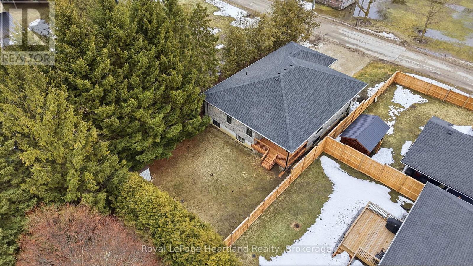 18 Geddes Street, Minto, Ontario  N0G 1M0 - Photo 3 - X12883240