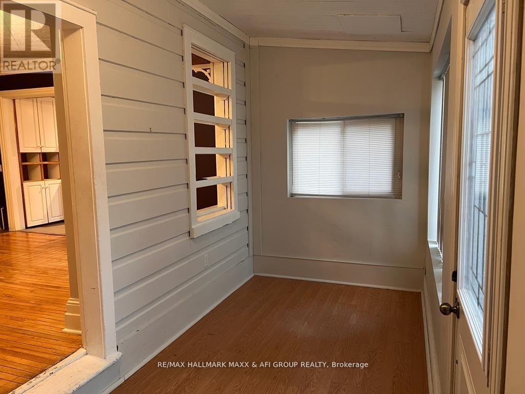 Back - 61 Wellington Street E, Aurora, Ontario  L4G 1H7 - Photo 3 - N12883208