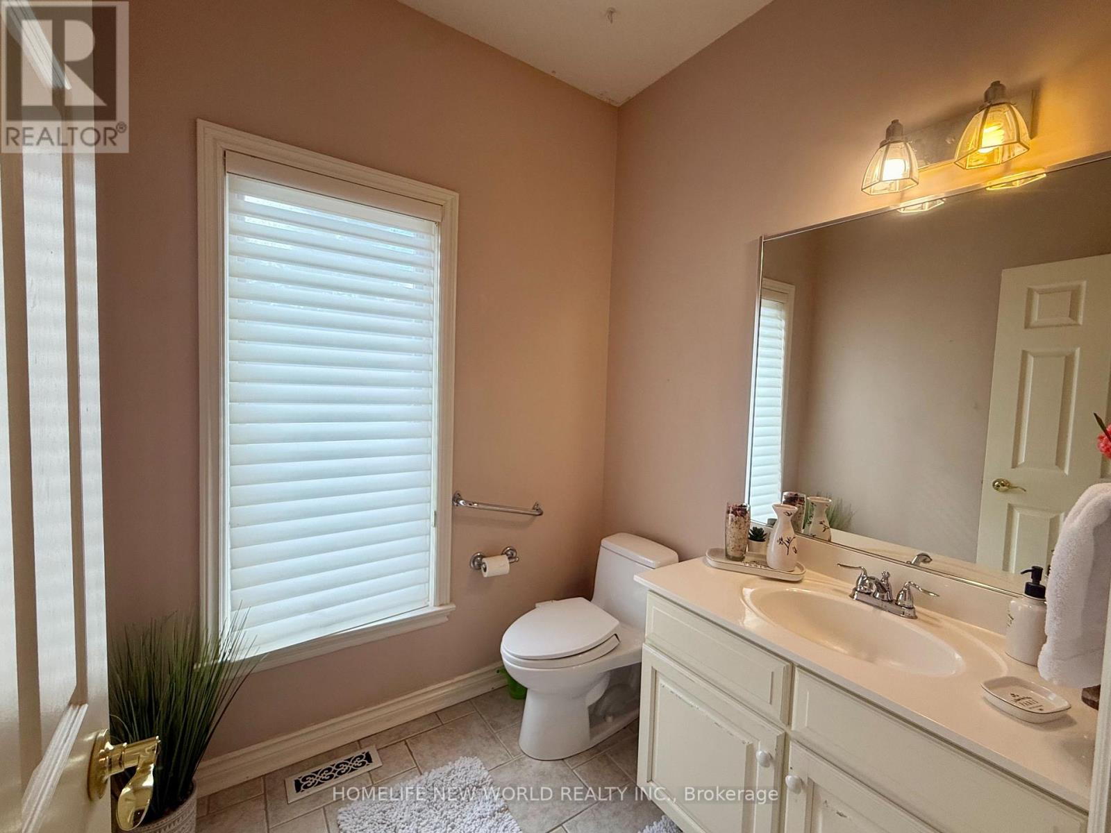 3 Jenkinson Grove, King, Ontario  L7B 1B5 - Photo 9 - N12883242