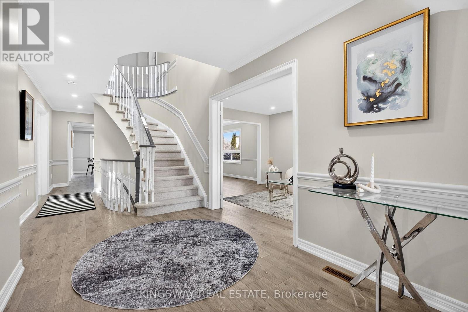 325 Salisbury Lane, Newmarket, Ontario  L3Y 8A6 - Photo 5 - N12869652