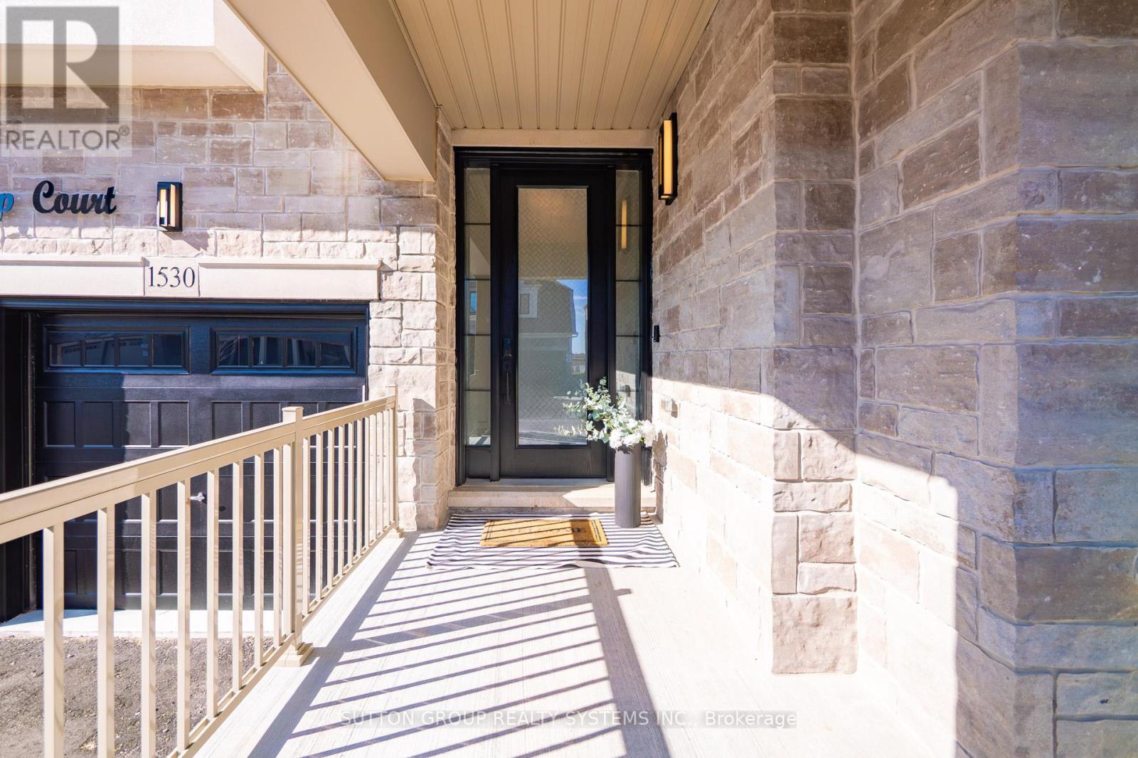 1530 Buttercup Court, Milton, Ontario  L9E 2G3 - Photo 5 - W12883204