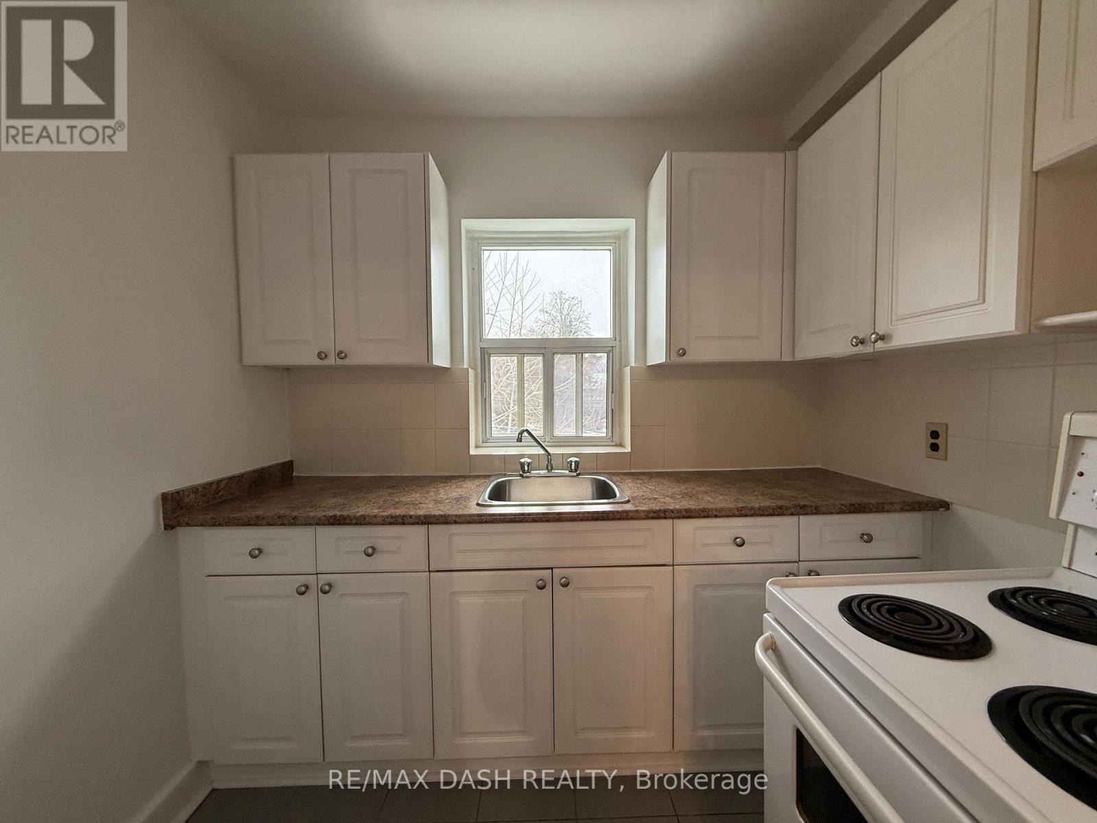 19 - 69 Old Mill Terrace, Toronto, Ontario  M8X 1A1 - Photo 6 - W12883210