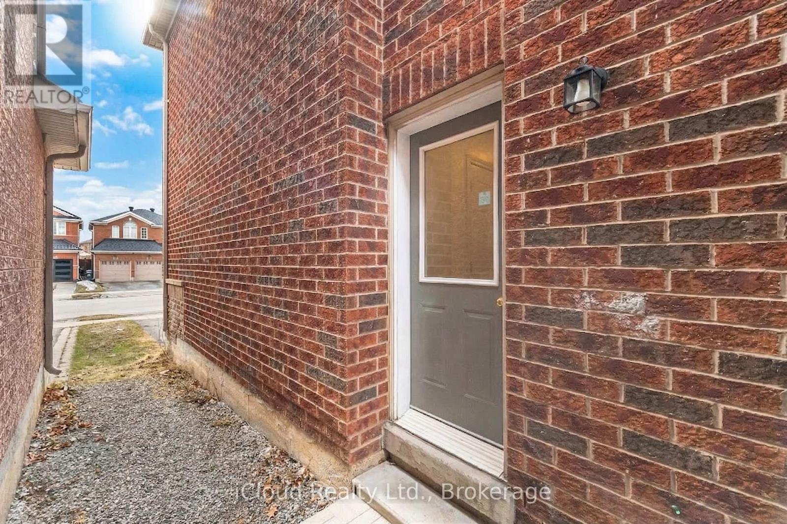 81 Crown Victoria Drive W, Brampton, Ontario  L7A 3X1 - Photo 29 - W12883224